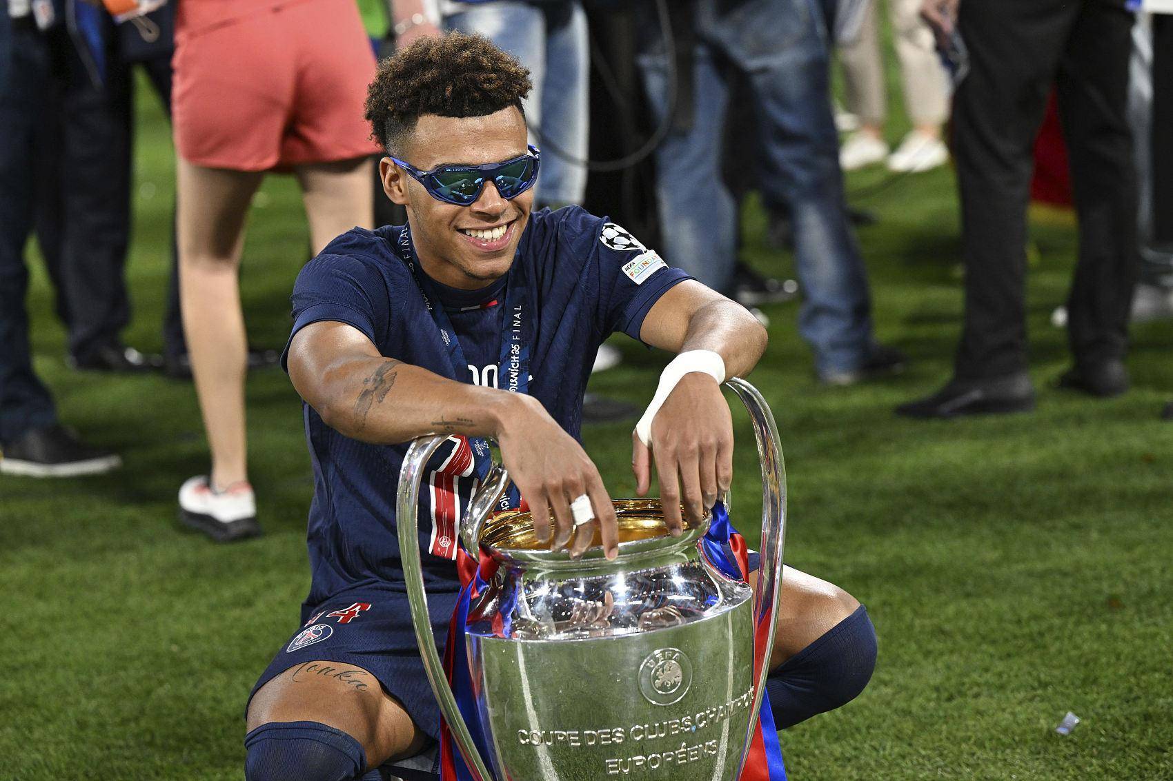 米卢斯球员获得法国足协奖励,表现受赞誉 米卢斯球员获得法国足协奖励,表现受赞誉