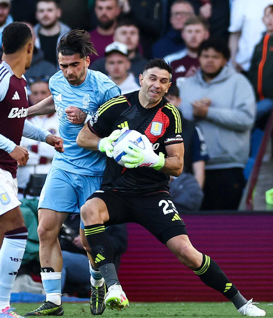 阿斯顿维拉力争保级成功,全队士气飙升 阿斯顿维拉力争保级成功,全队士气飙升