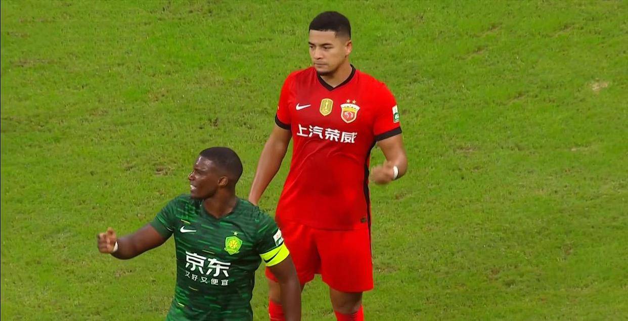 上海海港压哨得分，赢得比赛