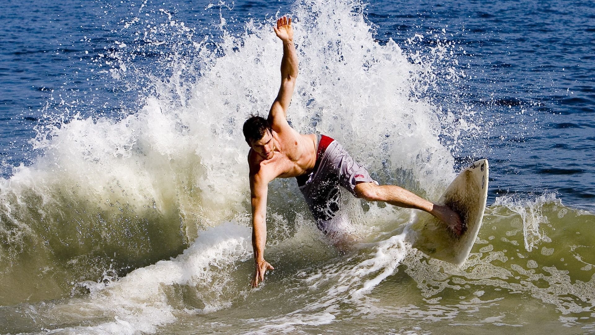 爱游戏tv-利拉德时间，当爵士的防守在鹈鹕面前化为绝杀倒计时的秒针