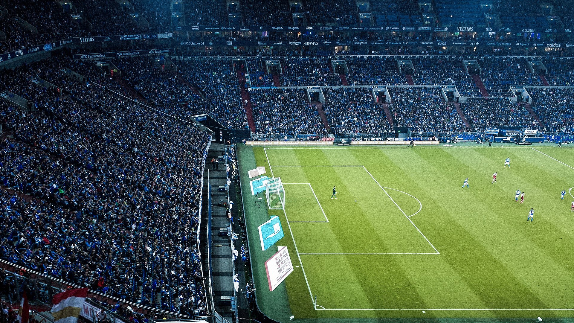 赛道上的东方风暴，周冠宇统治全场，红牛二队鏖战哈斯